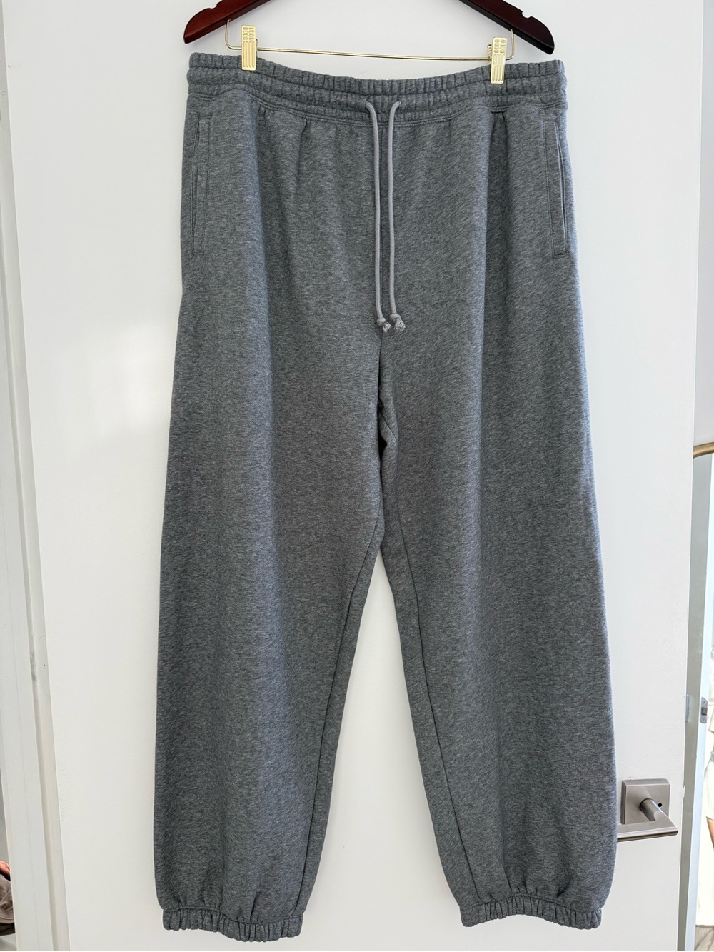 SKIMS Men's Heather Gray Jogger Sweatpants